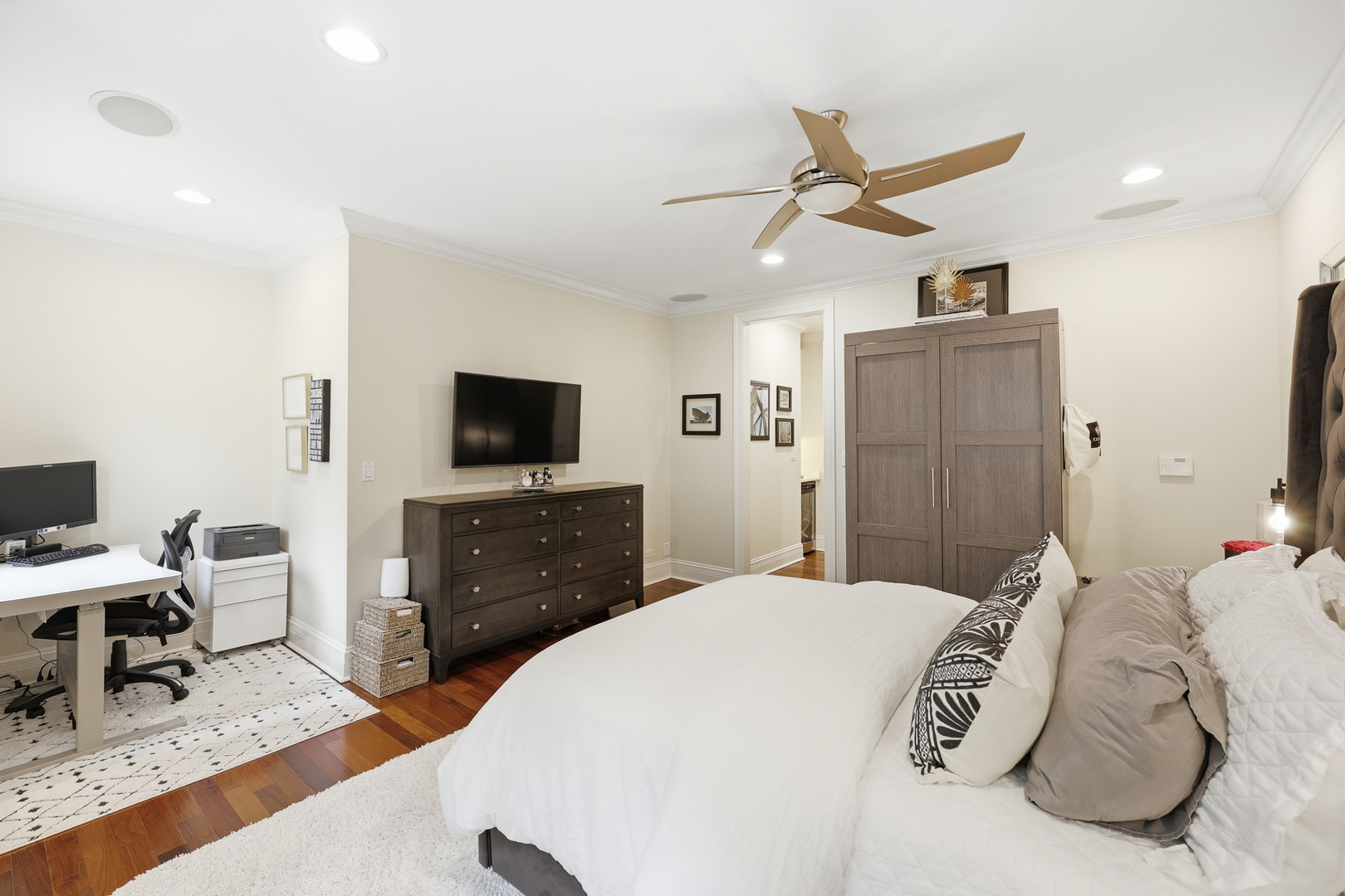 22 E Division Street Unit: 1
