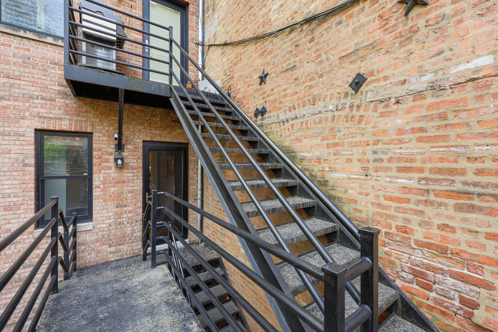 22 E Division Street Unit: 1