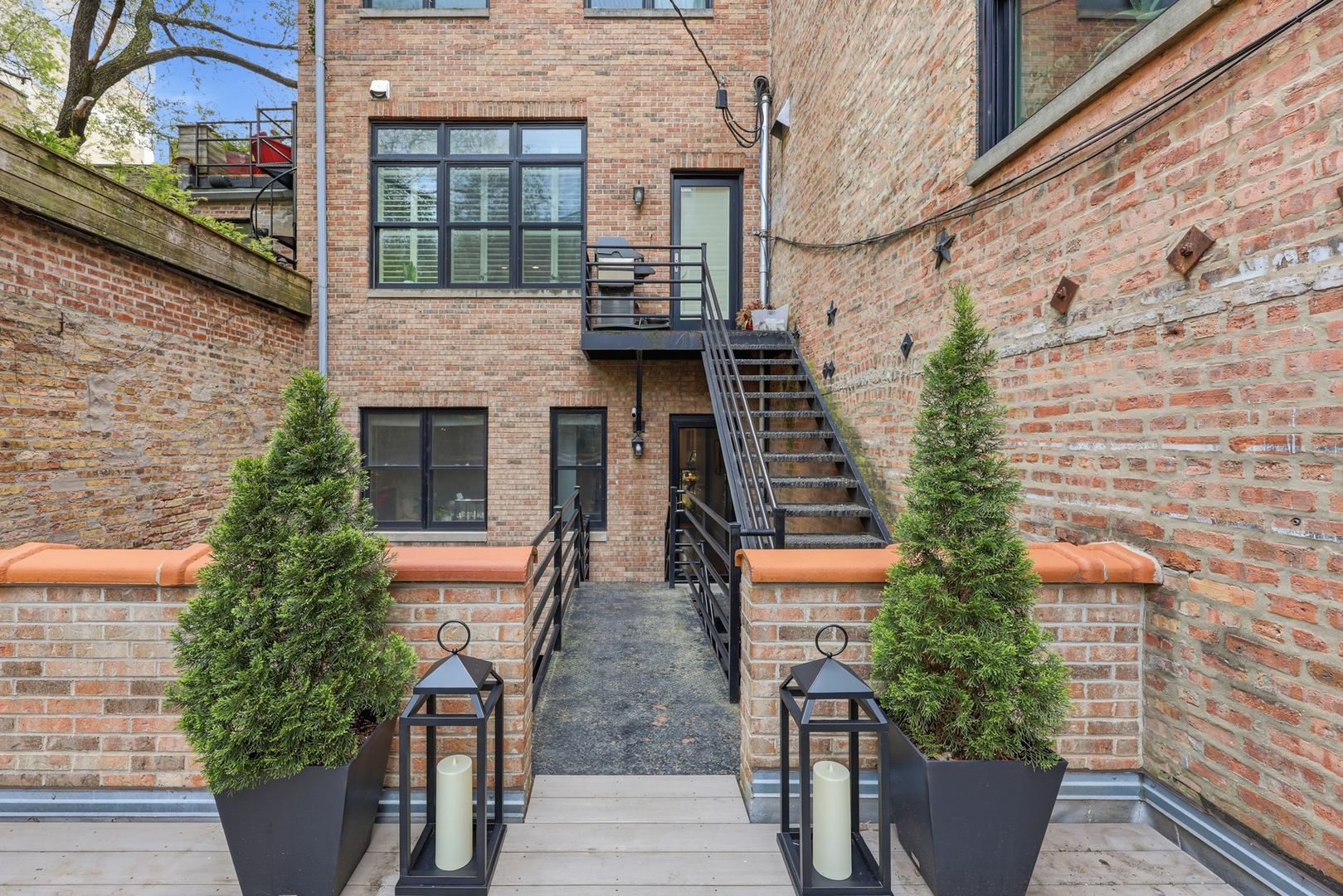 22 E Division Street Unit: 1