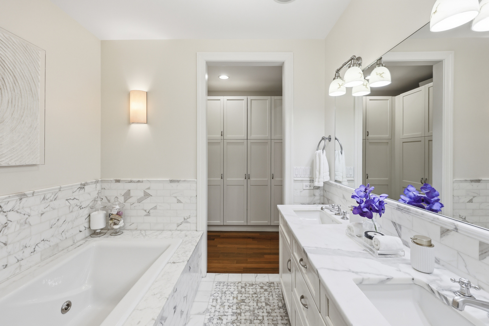 22 E Division Street Unit: 1