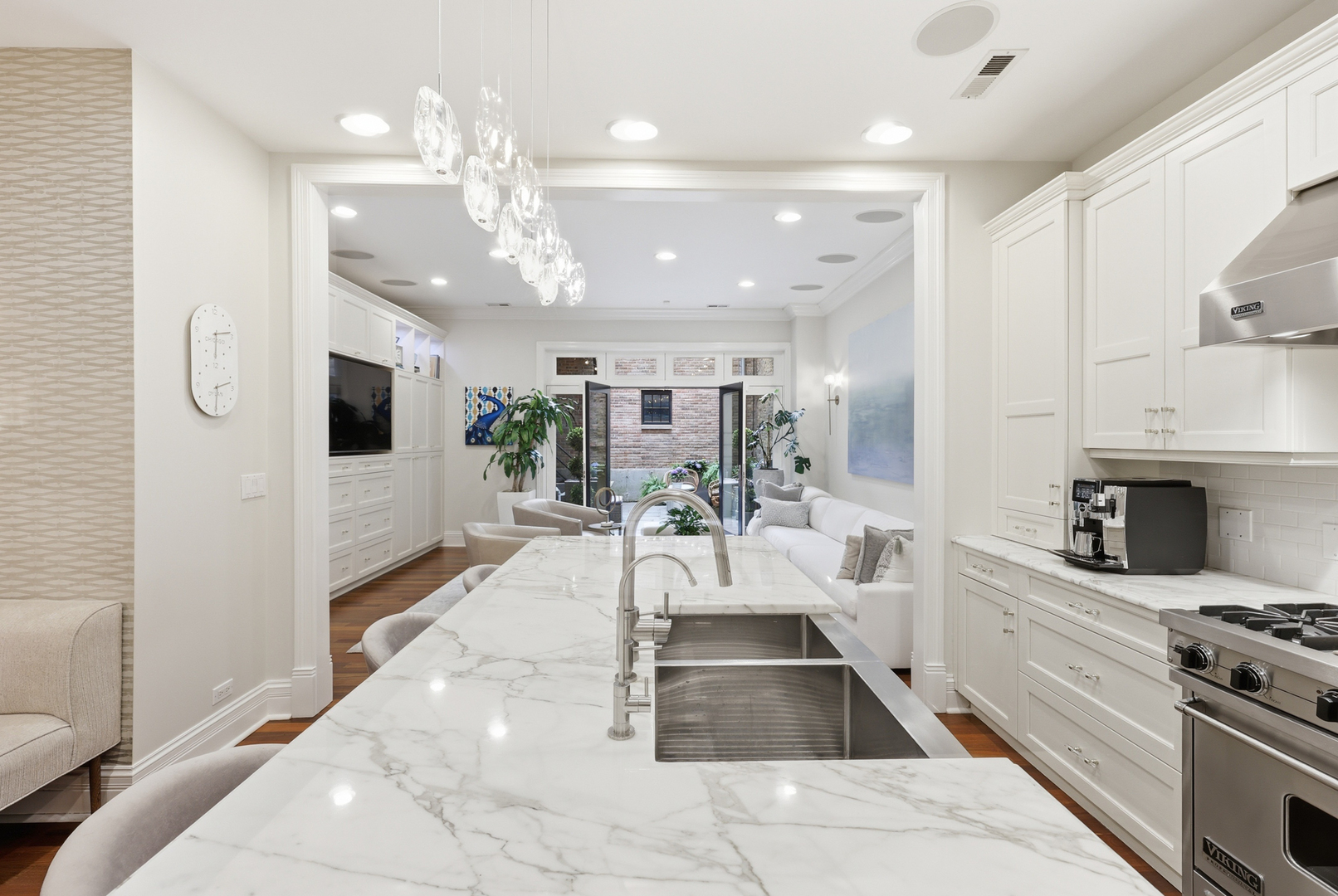 22 E Division Street Unit: 1