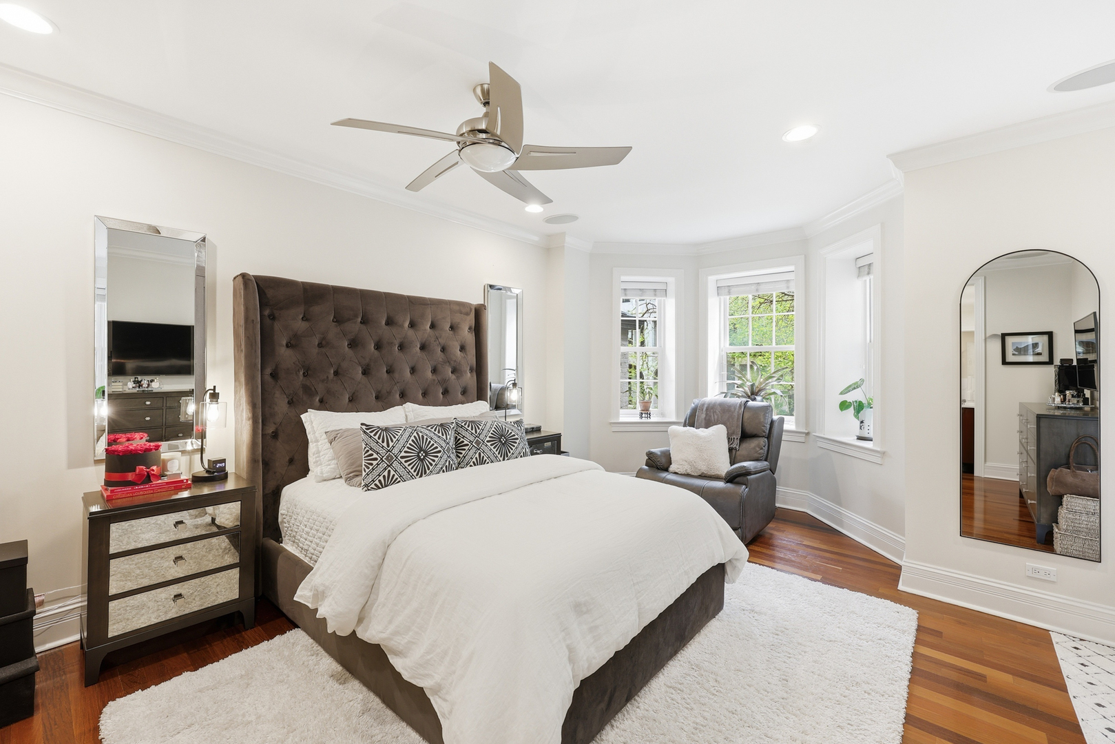 22 E Division Street Unit: 1