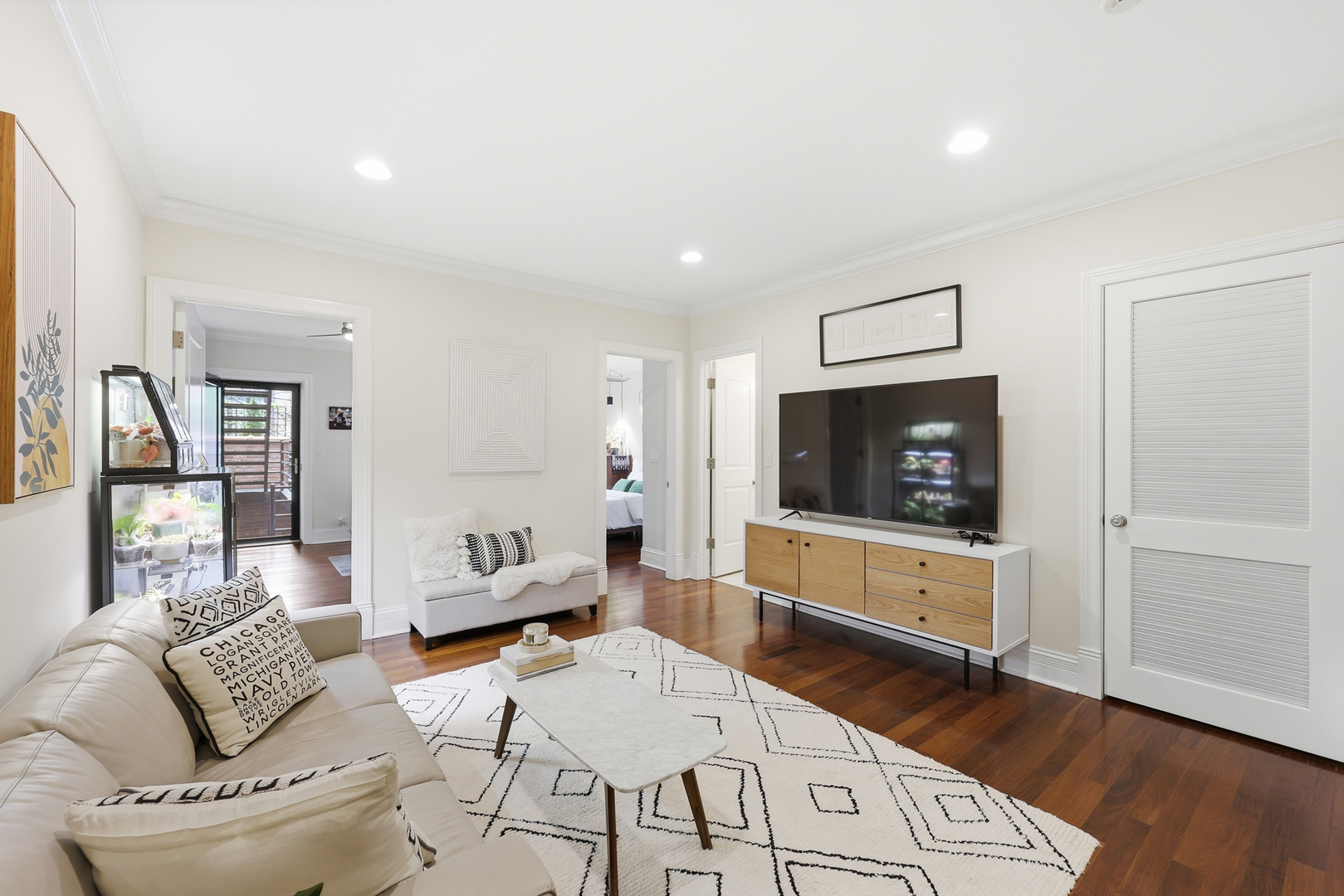 22 E Division Street Unit: 1