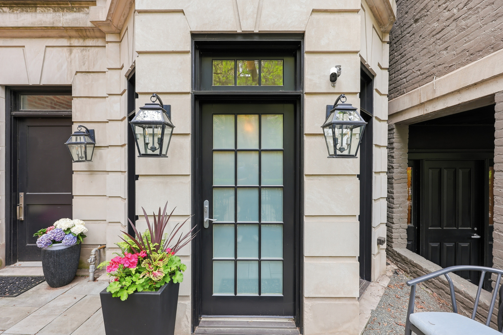 22 E Division Street Unit: 1