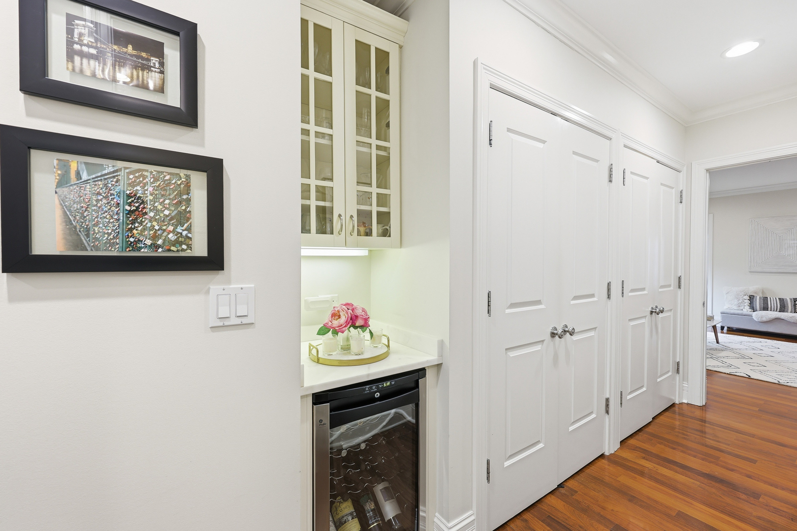 22 E Division Street Unit: 1