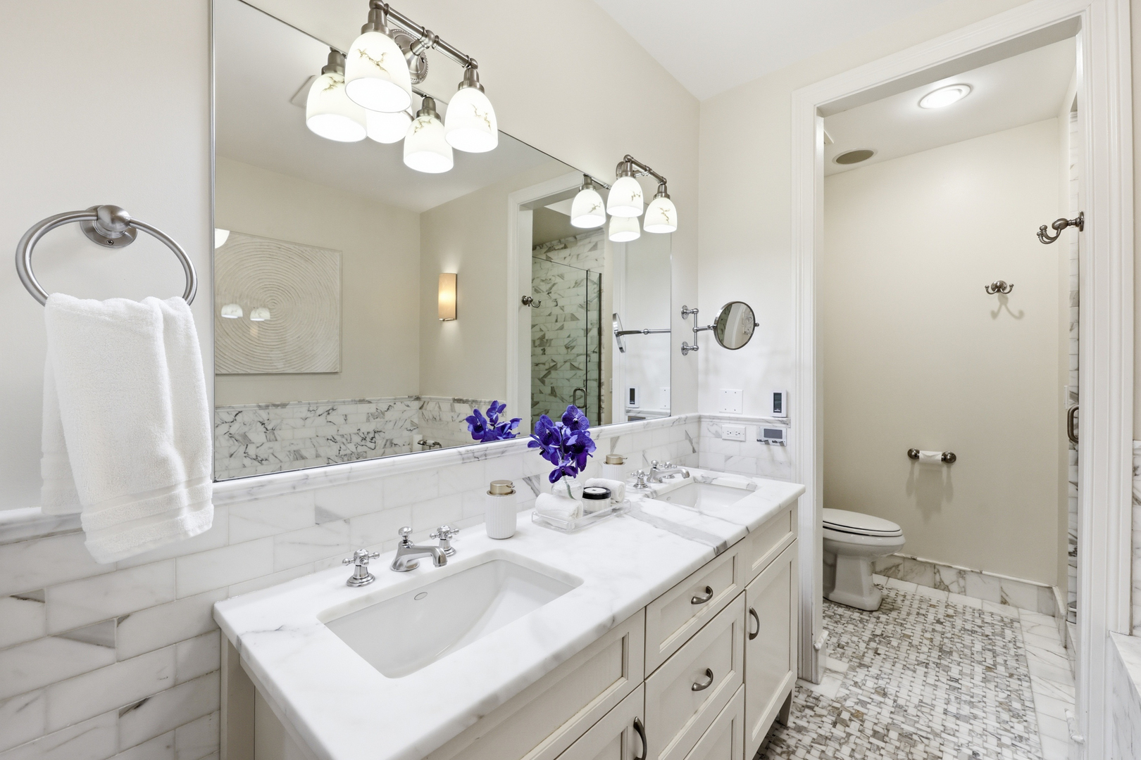 22 E Division Street Unit: 1