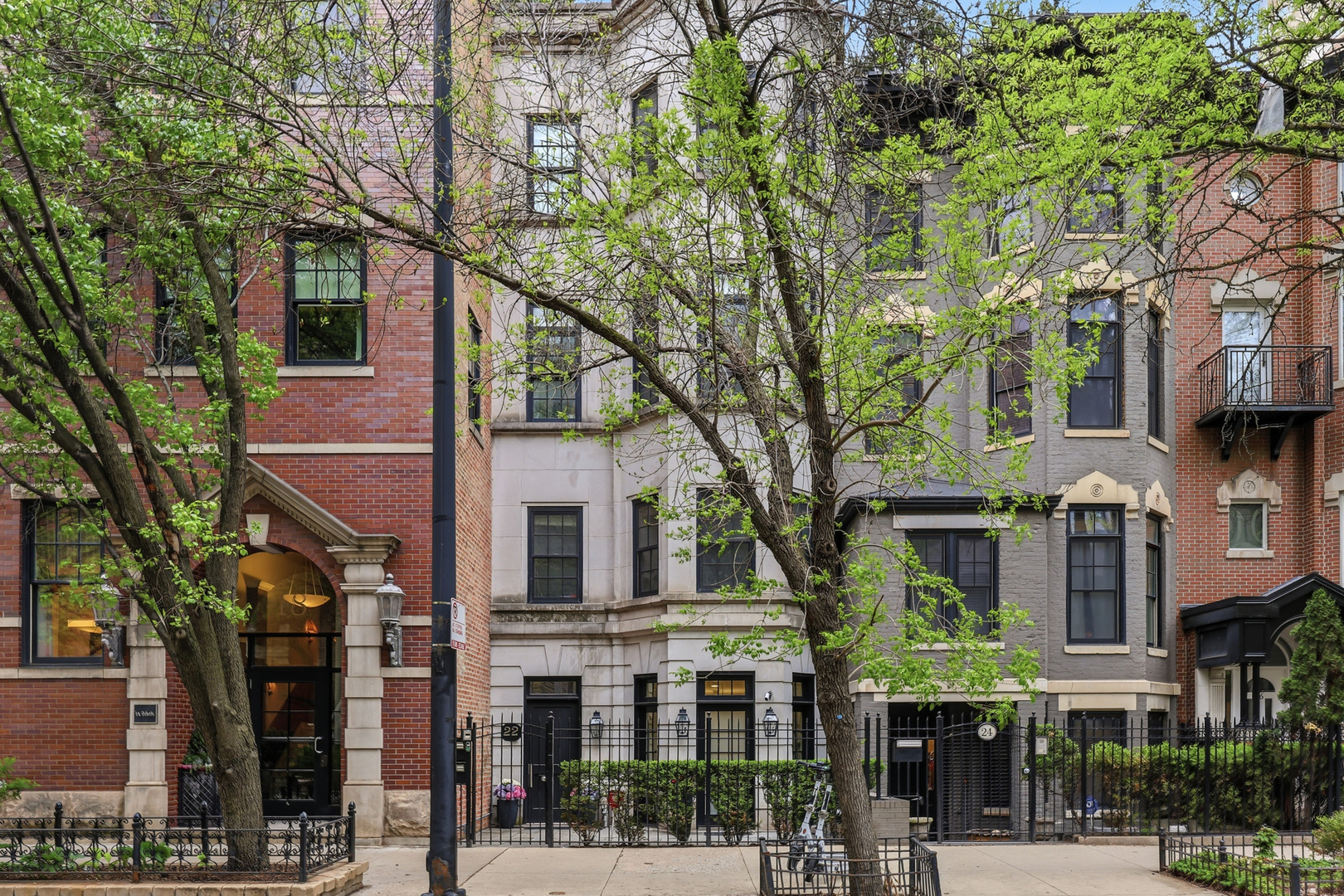 22 E Division Street Unit: 1