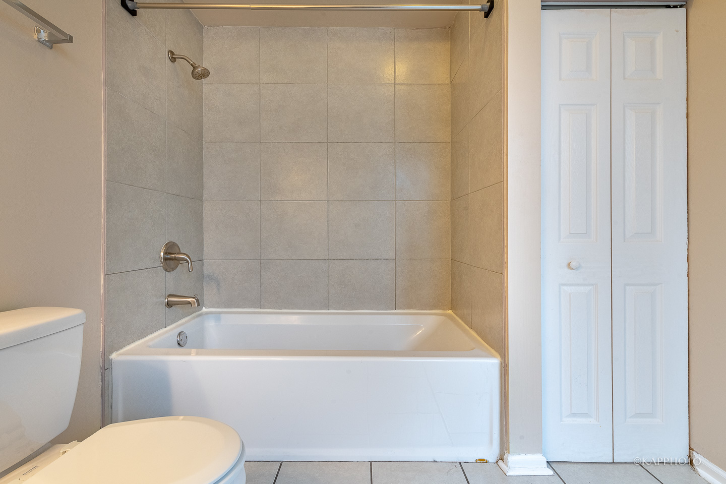 8225 S Prairie Avenue Unit: 1