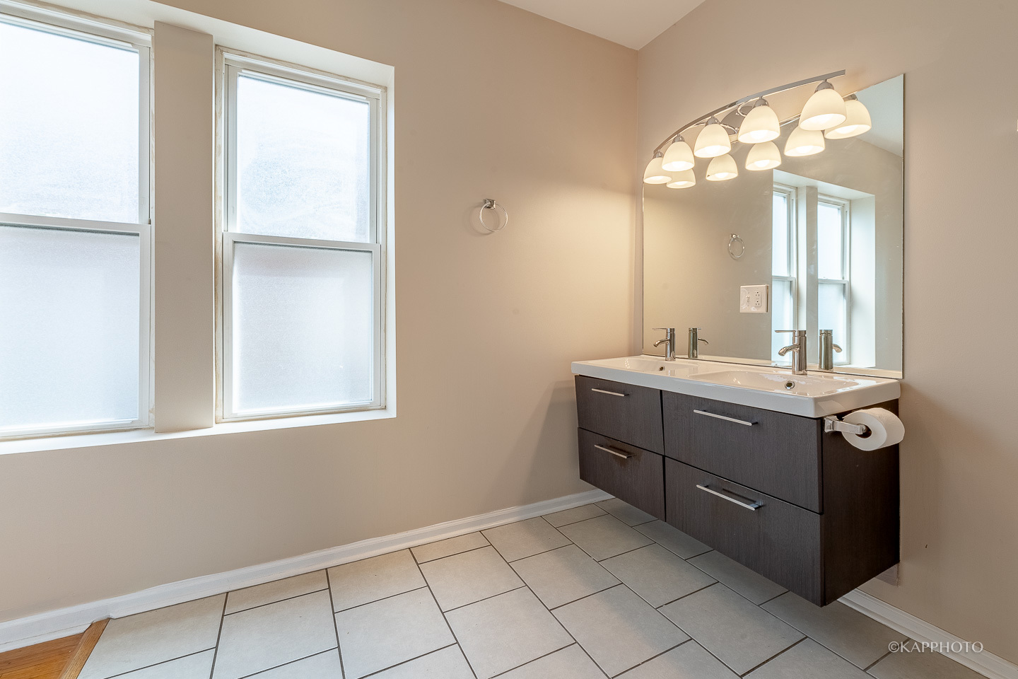 8225 S Prairie Avenue Unit: 1