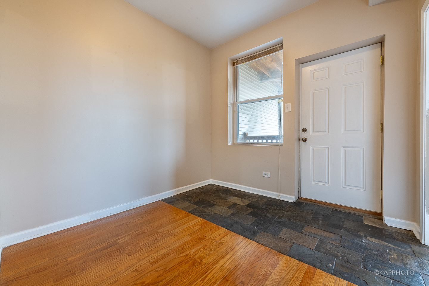 8225 S Prairie Avenue Unit: 1