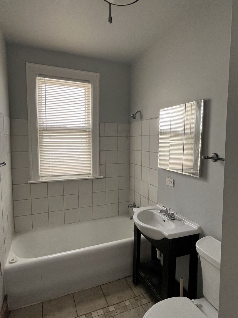 8019 S Vernon Avenue Unit: 2