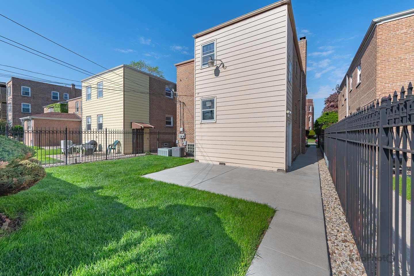 8725 S Harper Avenue Unit: 2