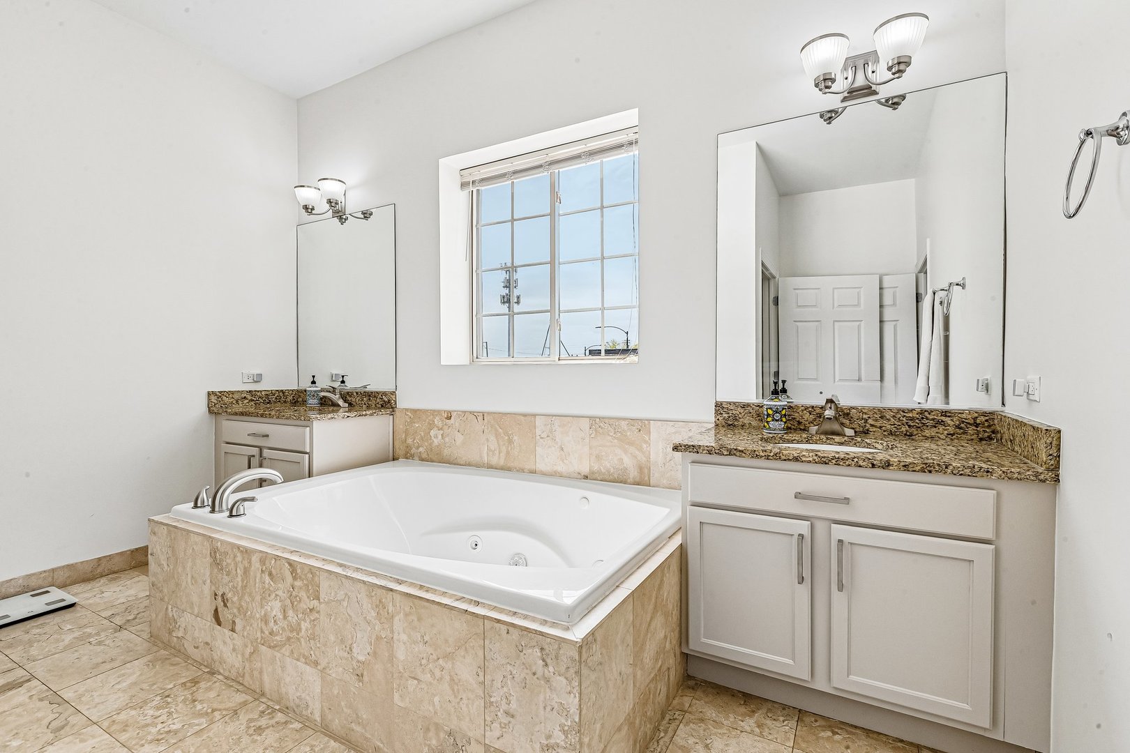 5420 N Kedzie Avenue Unit: 2A
