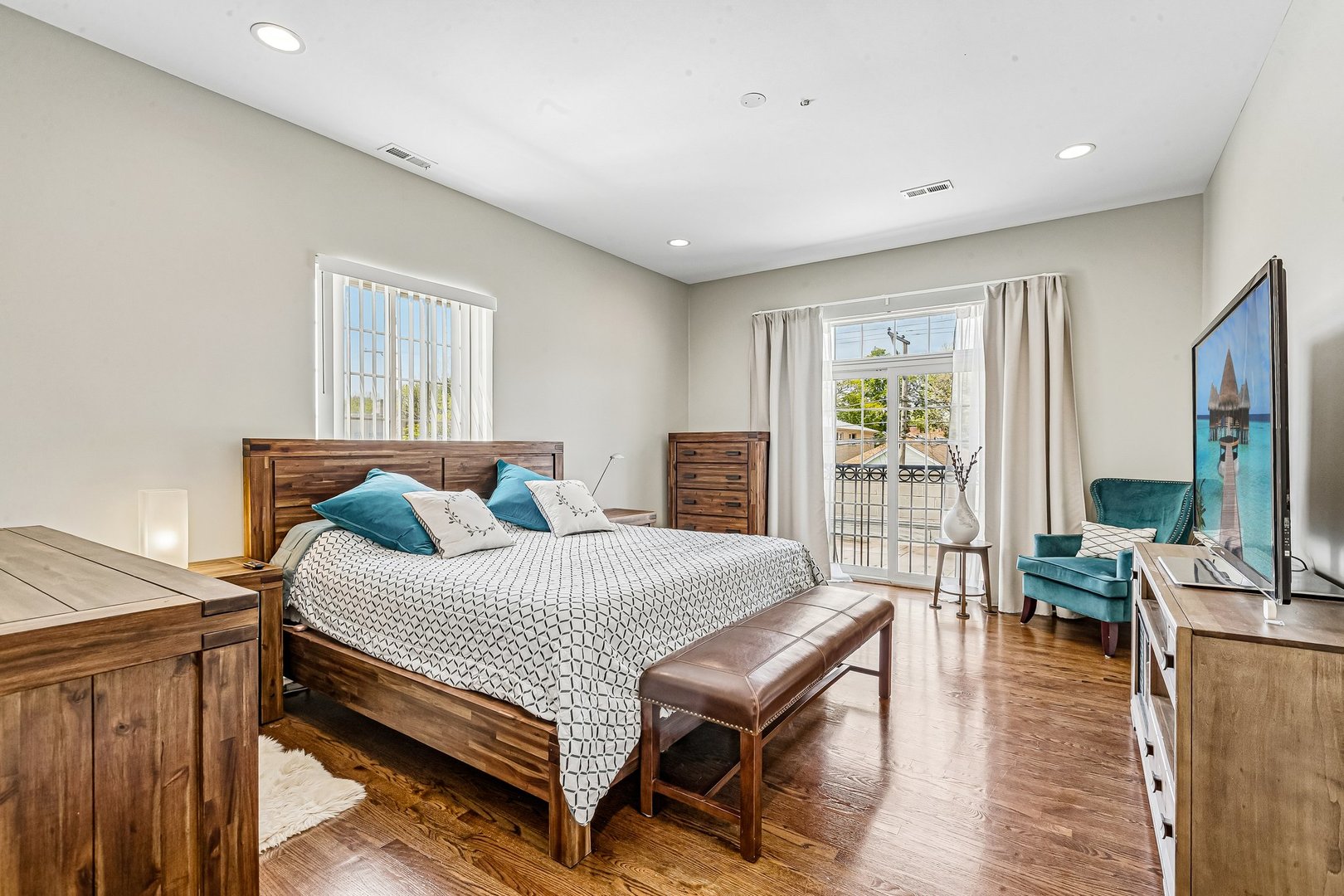 5420 N Kedzie Avenue Unit: 2A