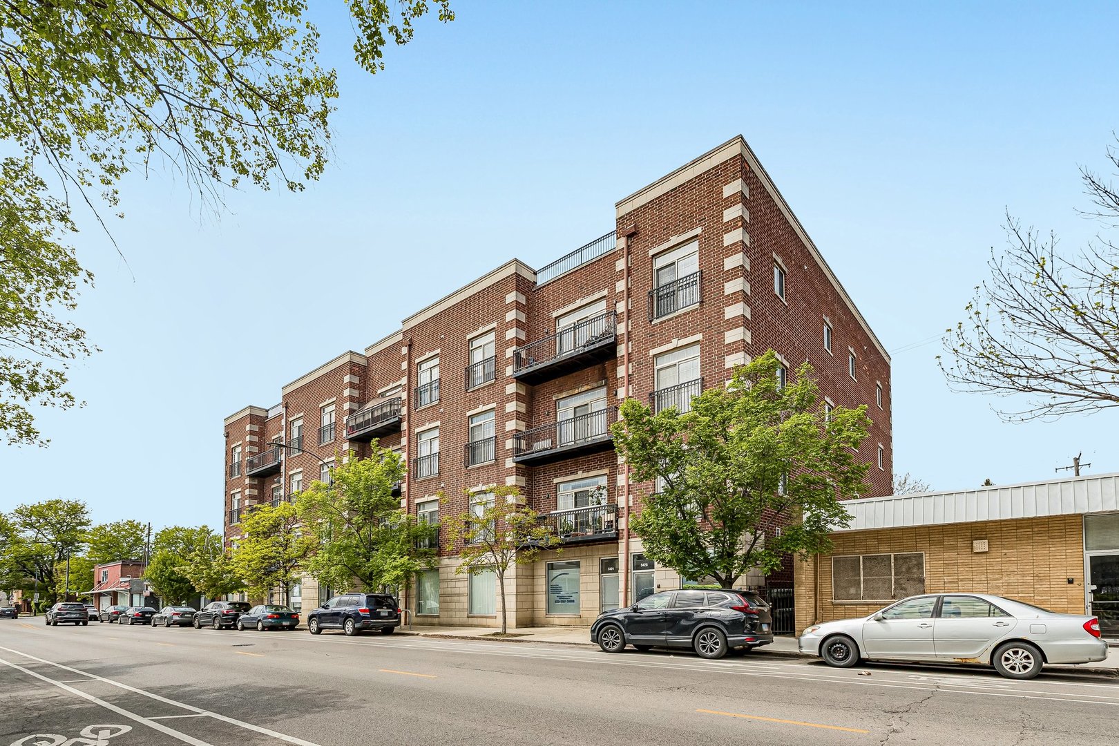 5420 N Kedzie Avenue Unit: 2A