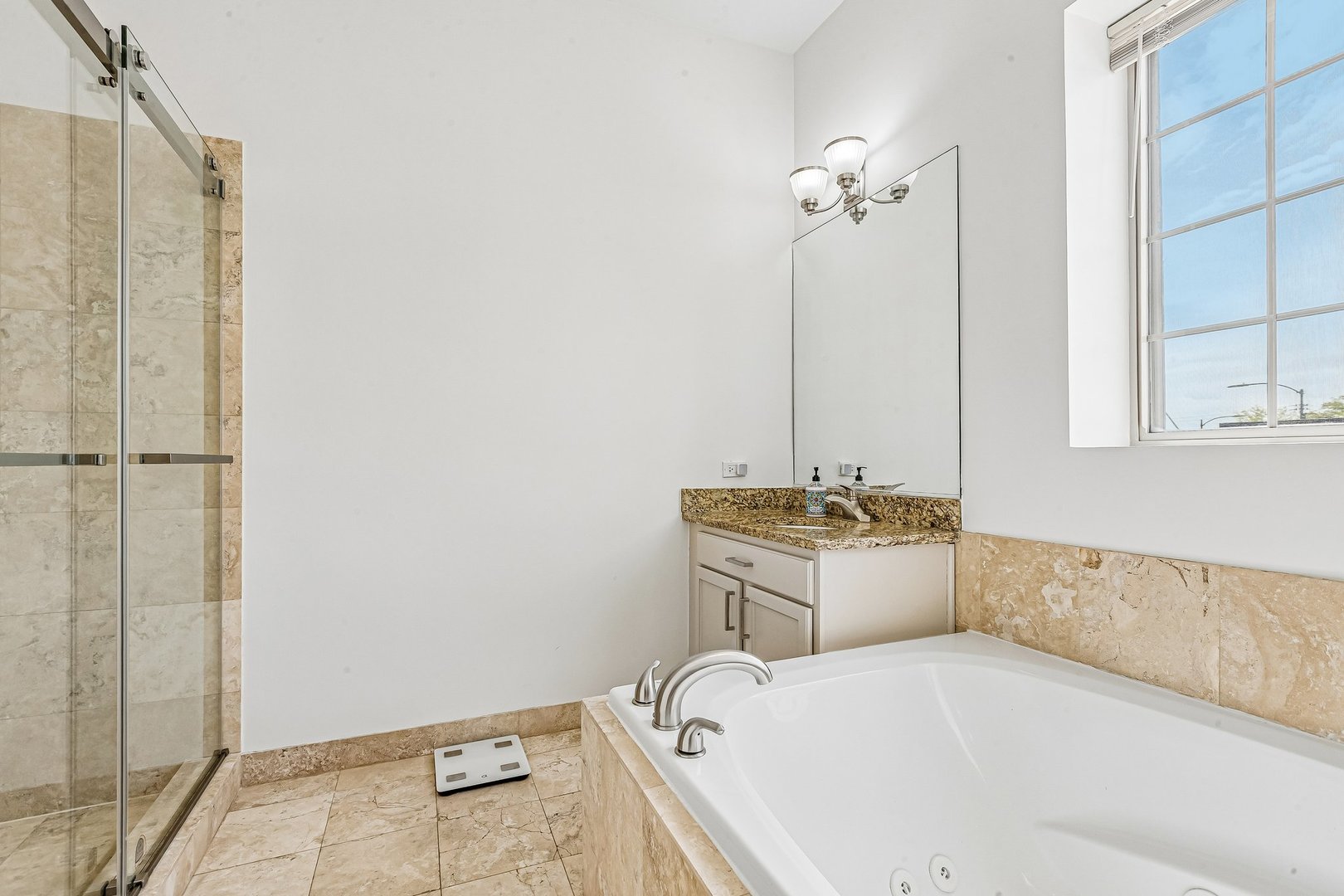 5420 N Kedzie Avenue Unit: 2A