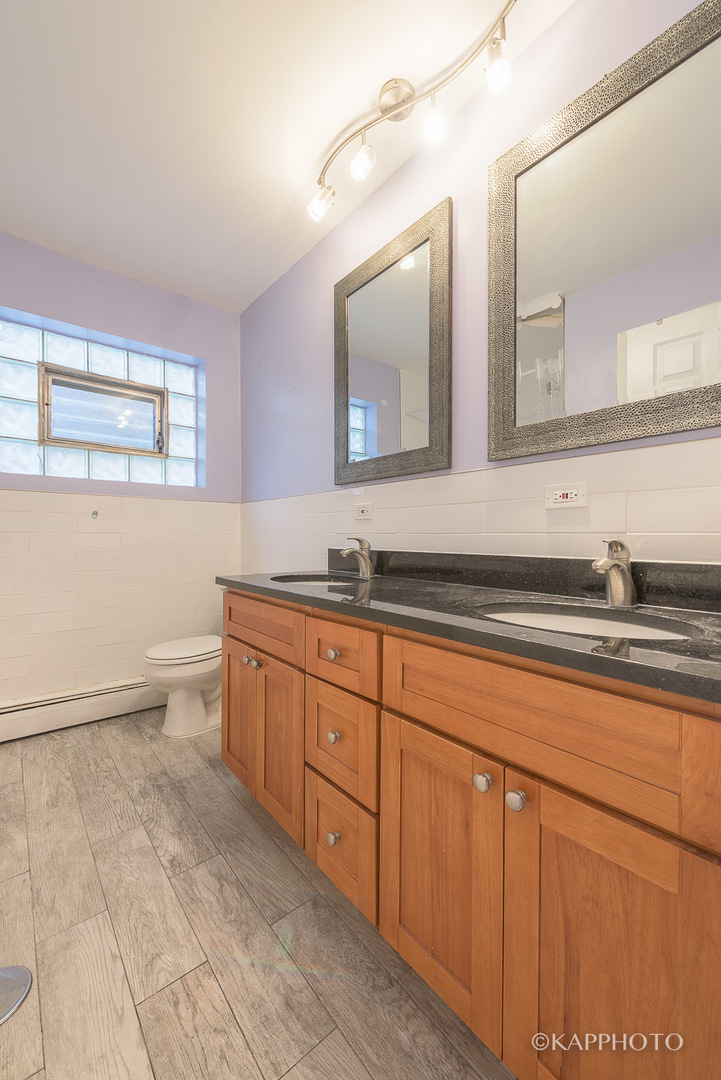 5942 W Addison Street Unit: 1