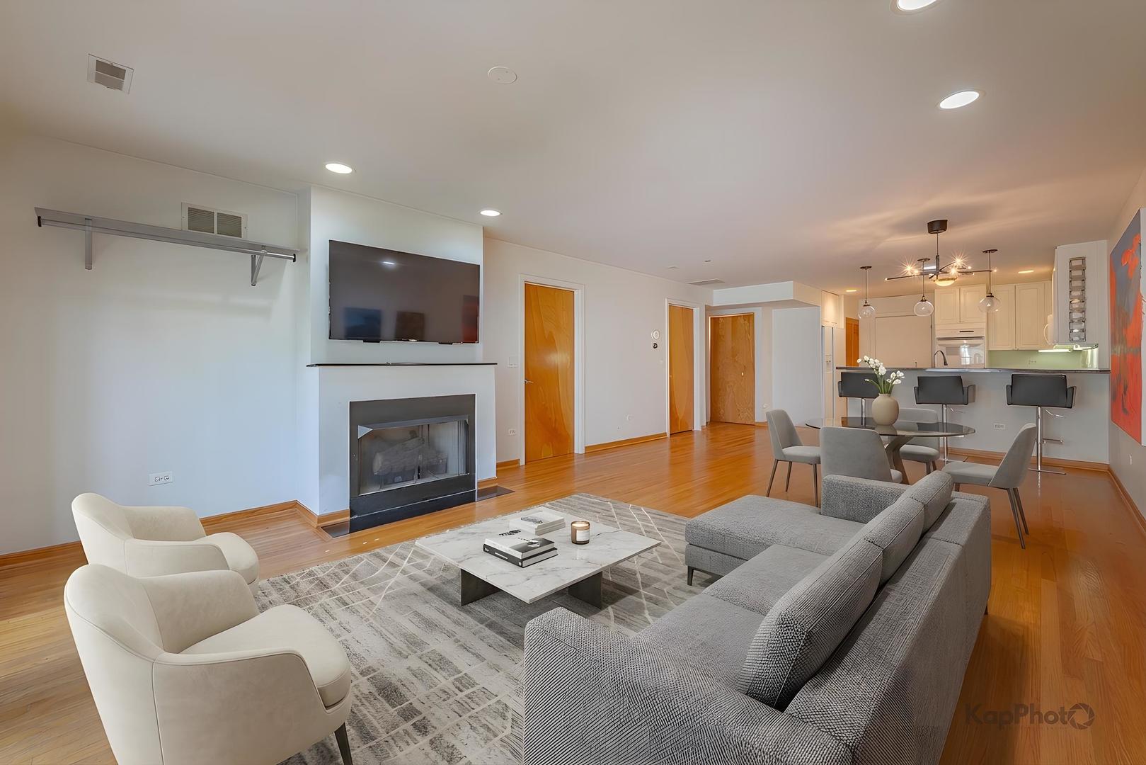 1812 S Dearborn Street Unit: 28