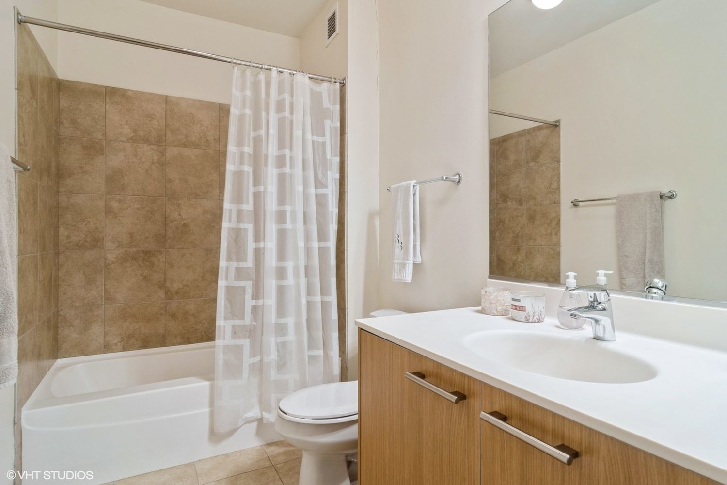 225 N Columbus Drive Unit: 6608