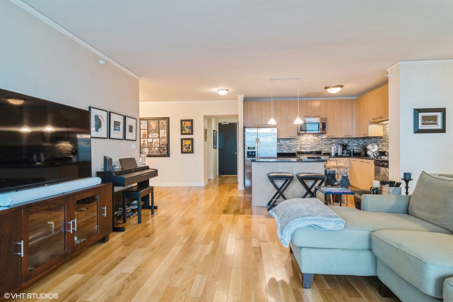 225 N Columbus Drive Unit: 6608