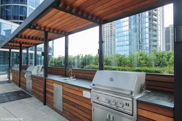 1211 S Prairie Avenue Unit: 1204