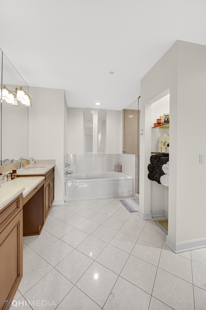 1211 S Prairie Avenue Unit: 1204