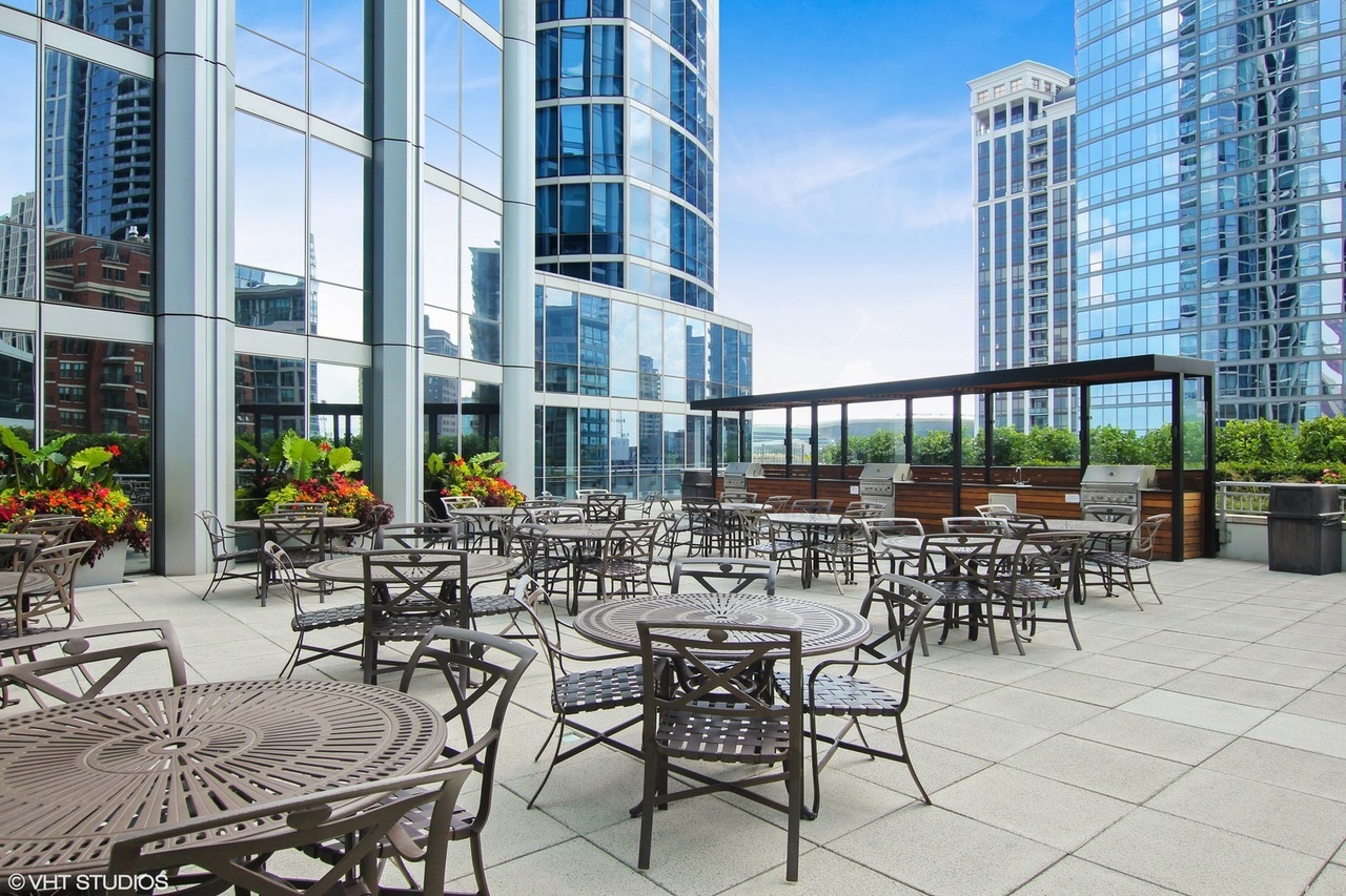 1211 S Prairie Avenue Unit: 1204