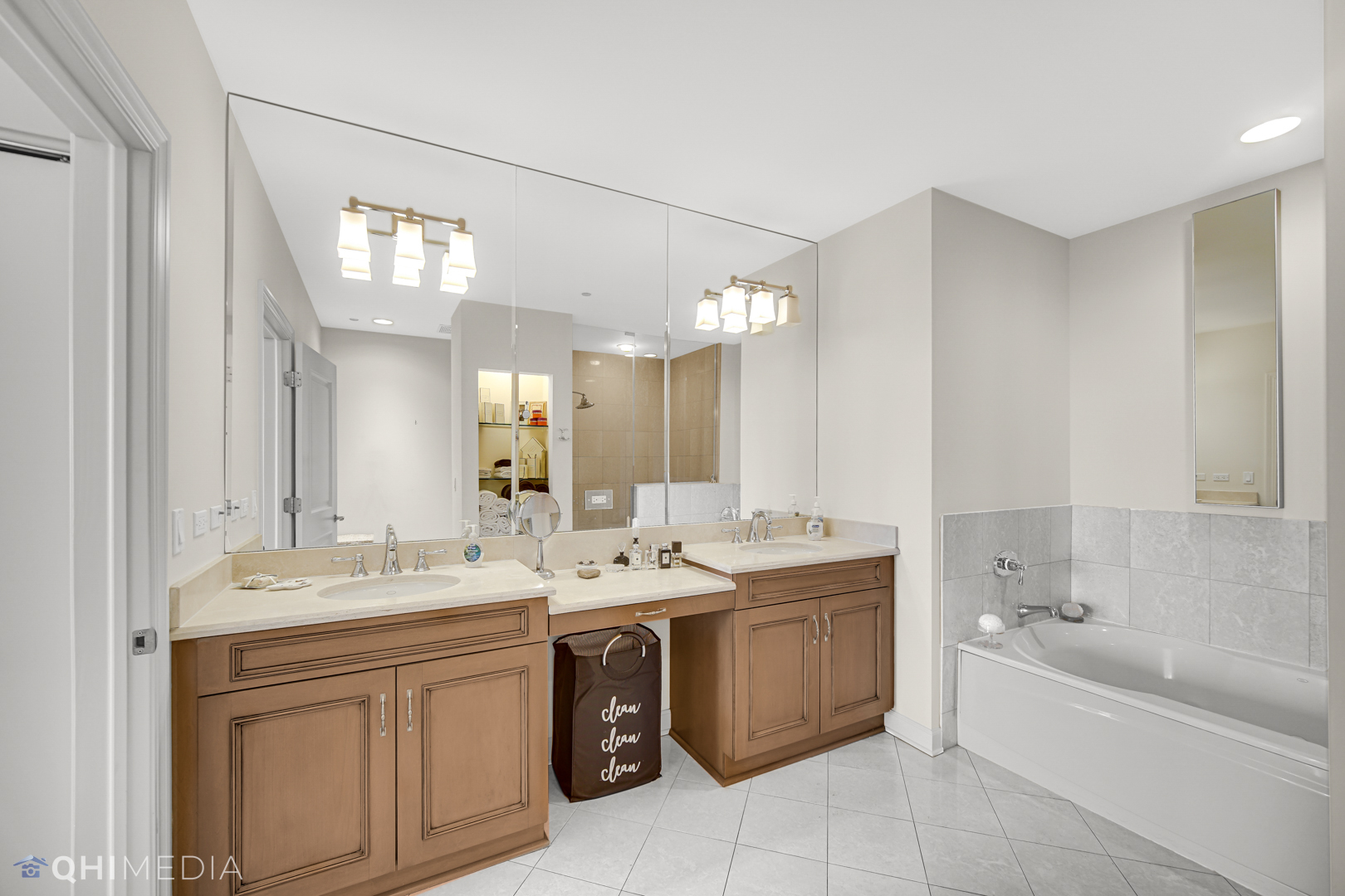 1211 S Prairie Avenue Unit: 1204