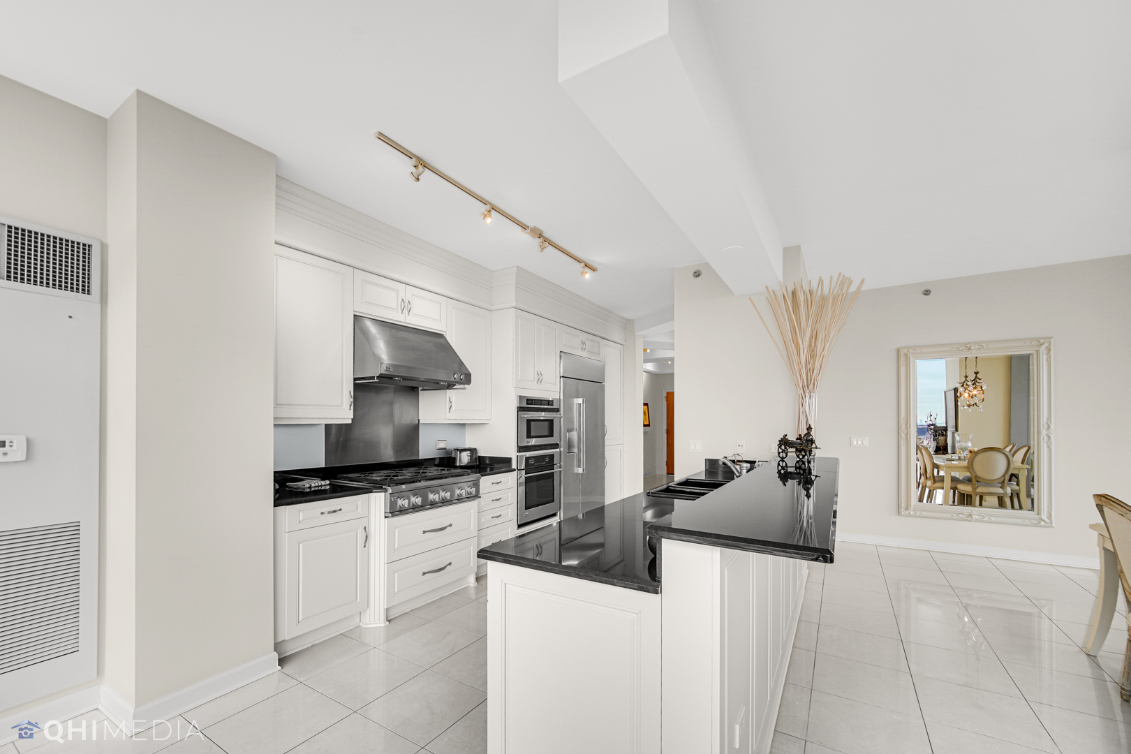 1211 S Prairie Avenue Unit: 1204