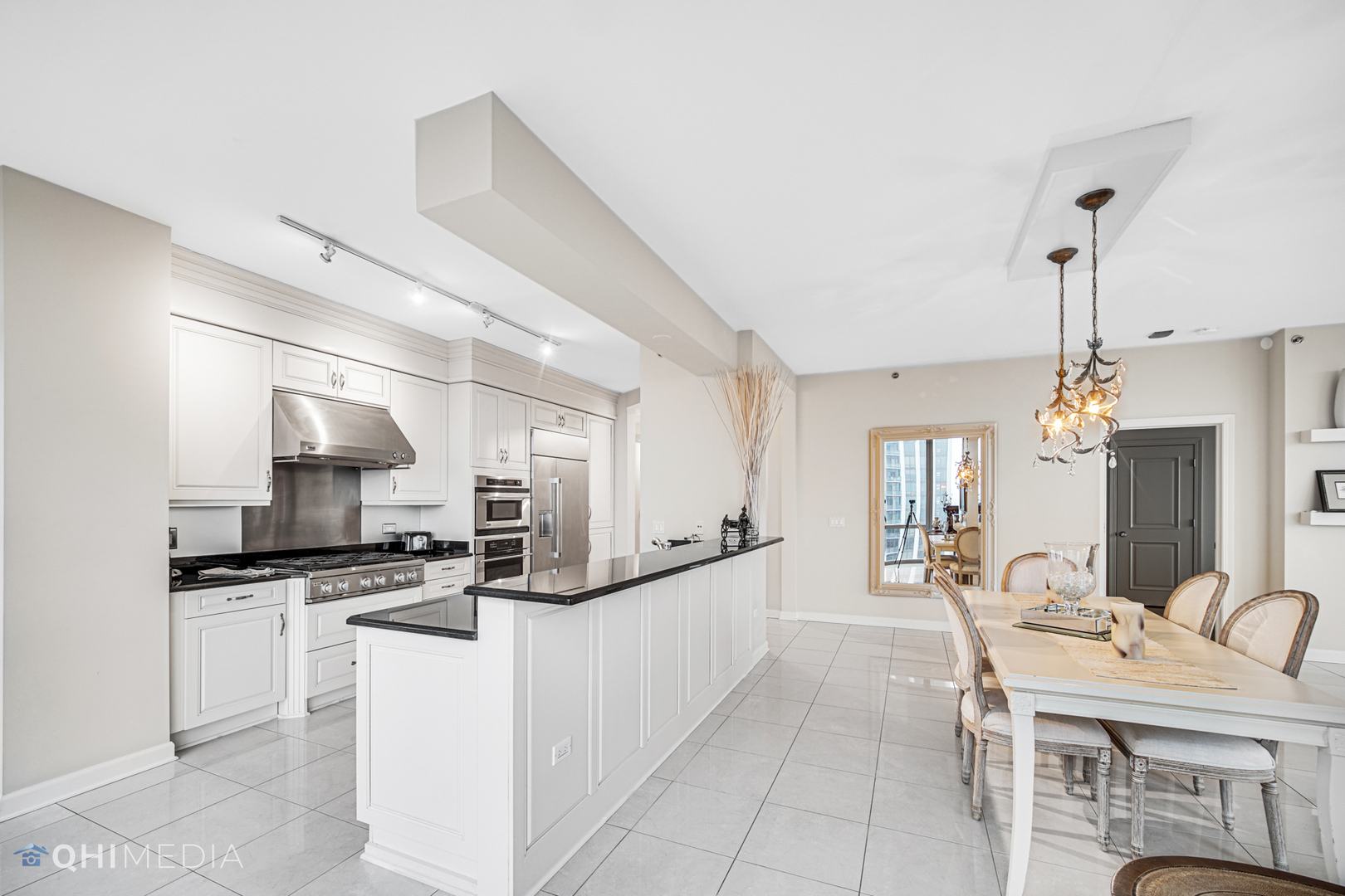 1211 S Prairie Avenue Unit: 1204