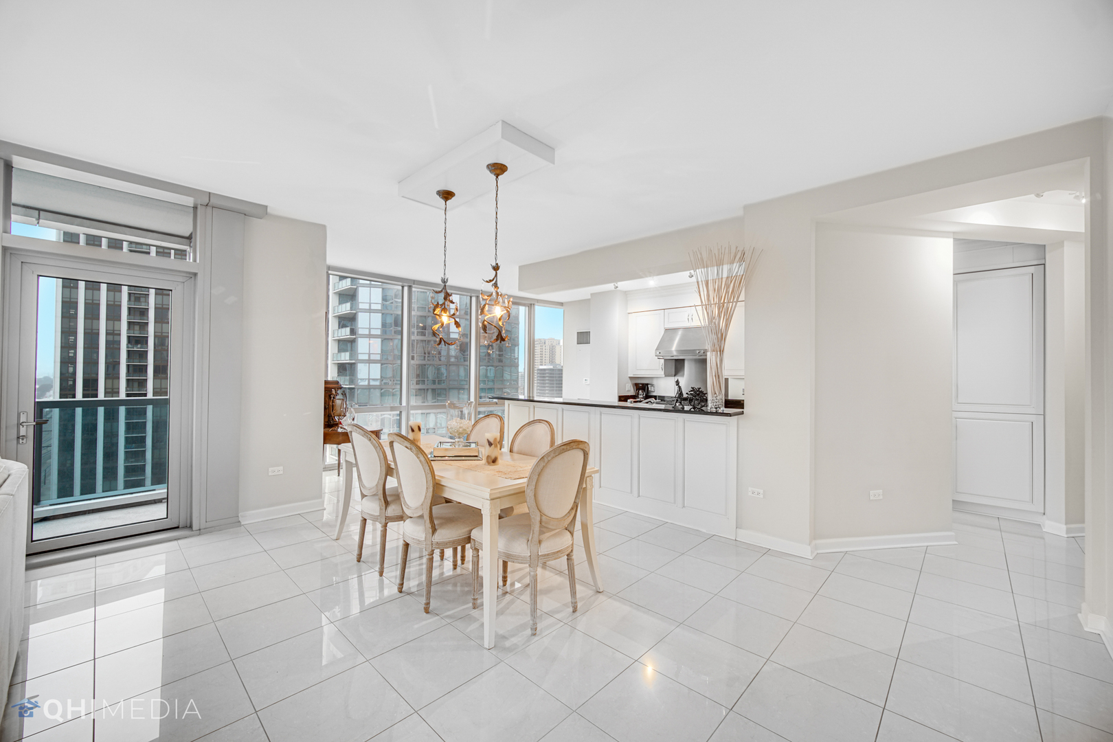 1211 S Prairie Avenue Unit: 1204