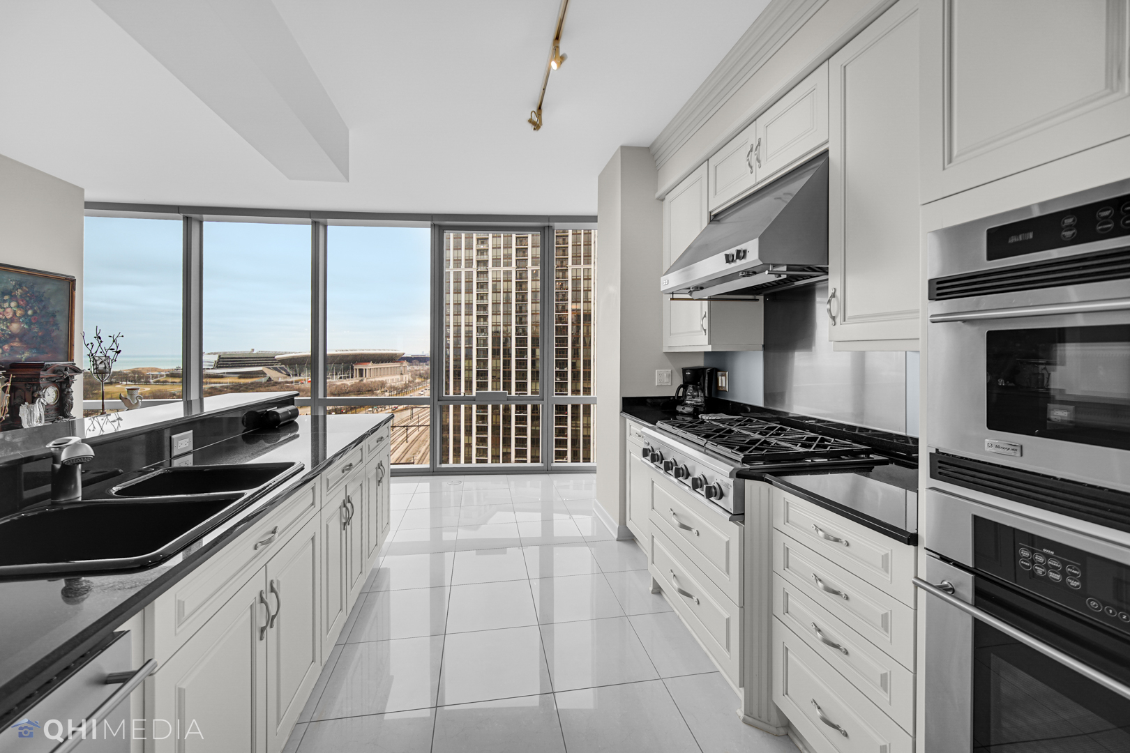 1211 S Prairie Avenue Unit: 1204
