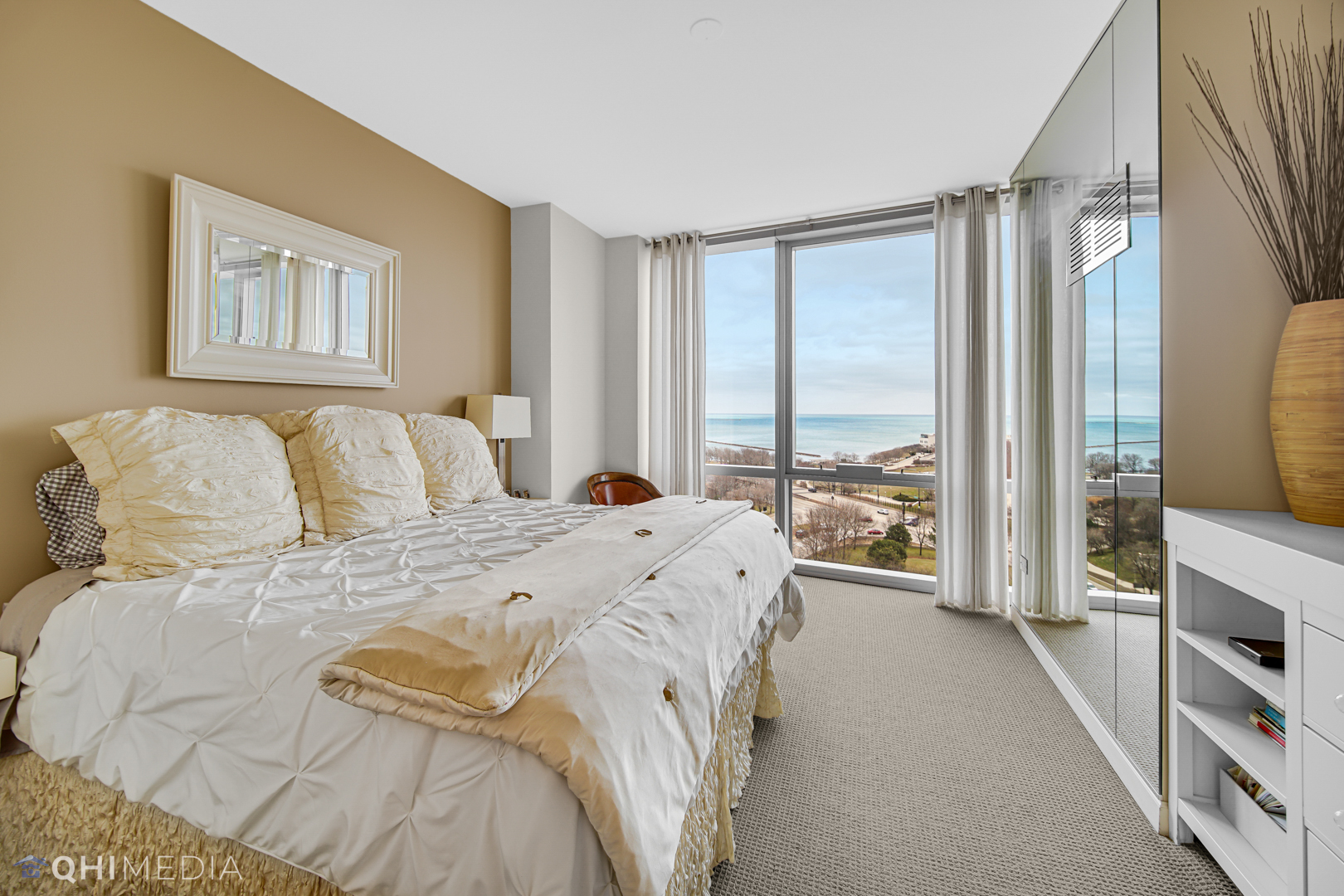 1211 S Prairie Avenue Unit: 1204