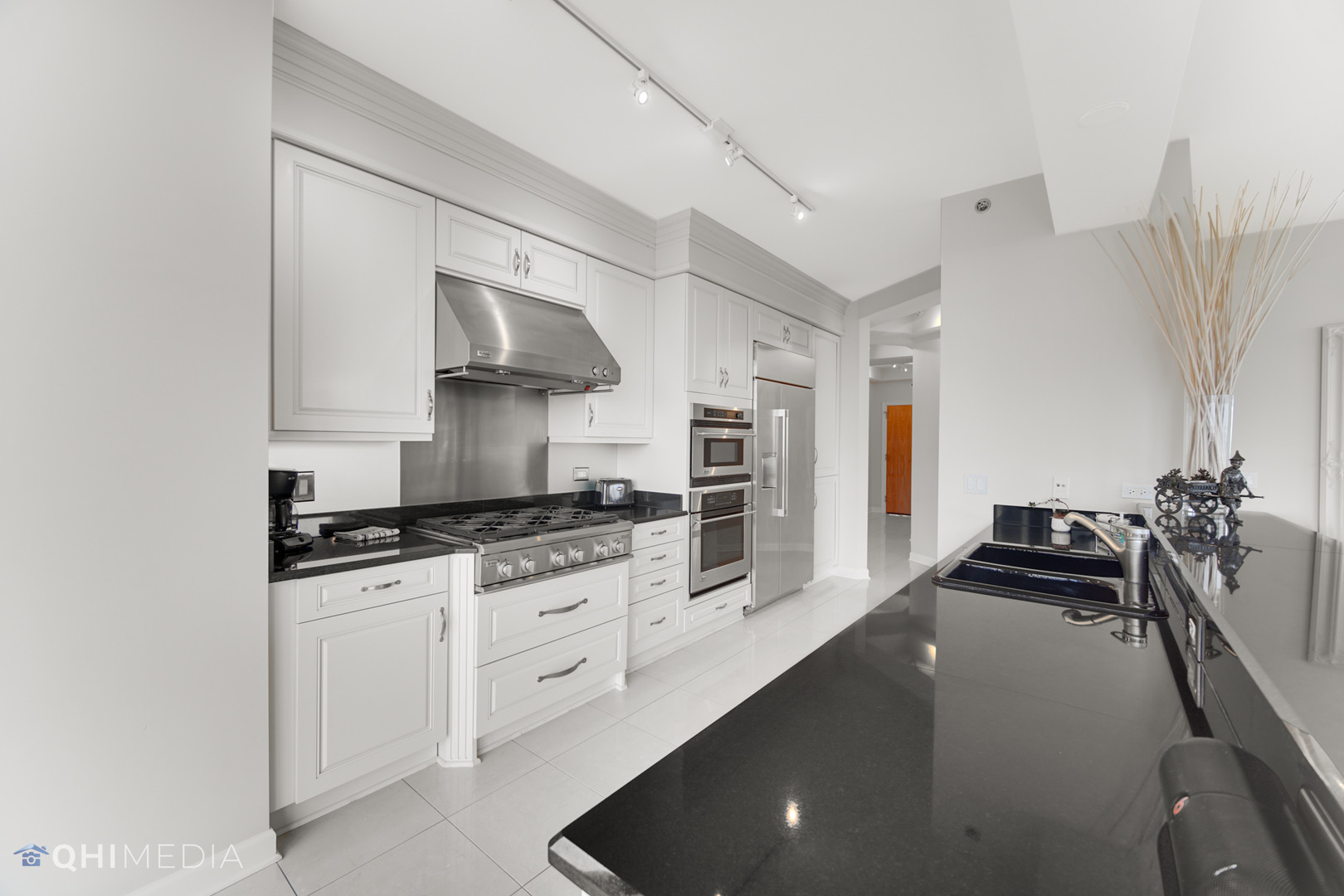 1211 S Prairie Avenue Unit: 1204