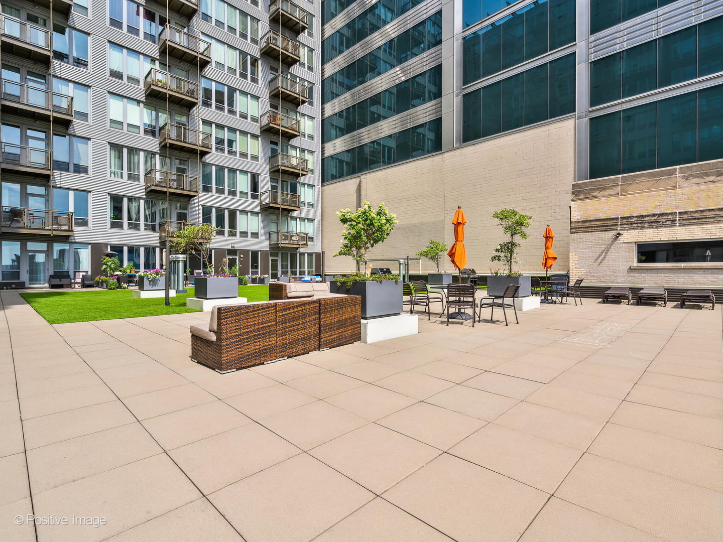 565 W QUINCY Street Unit: 1602
