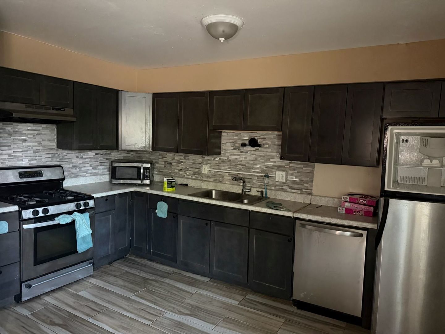 950 E 86th Street Unit: 105