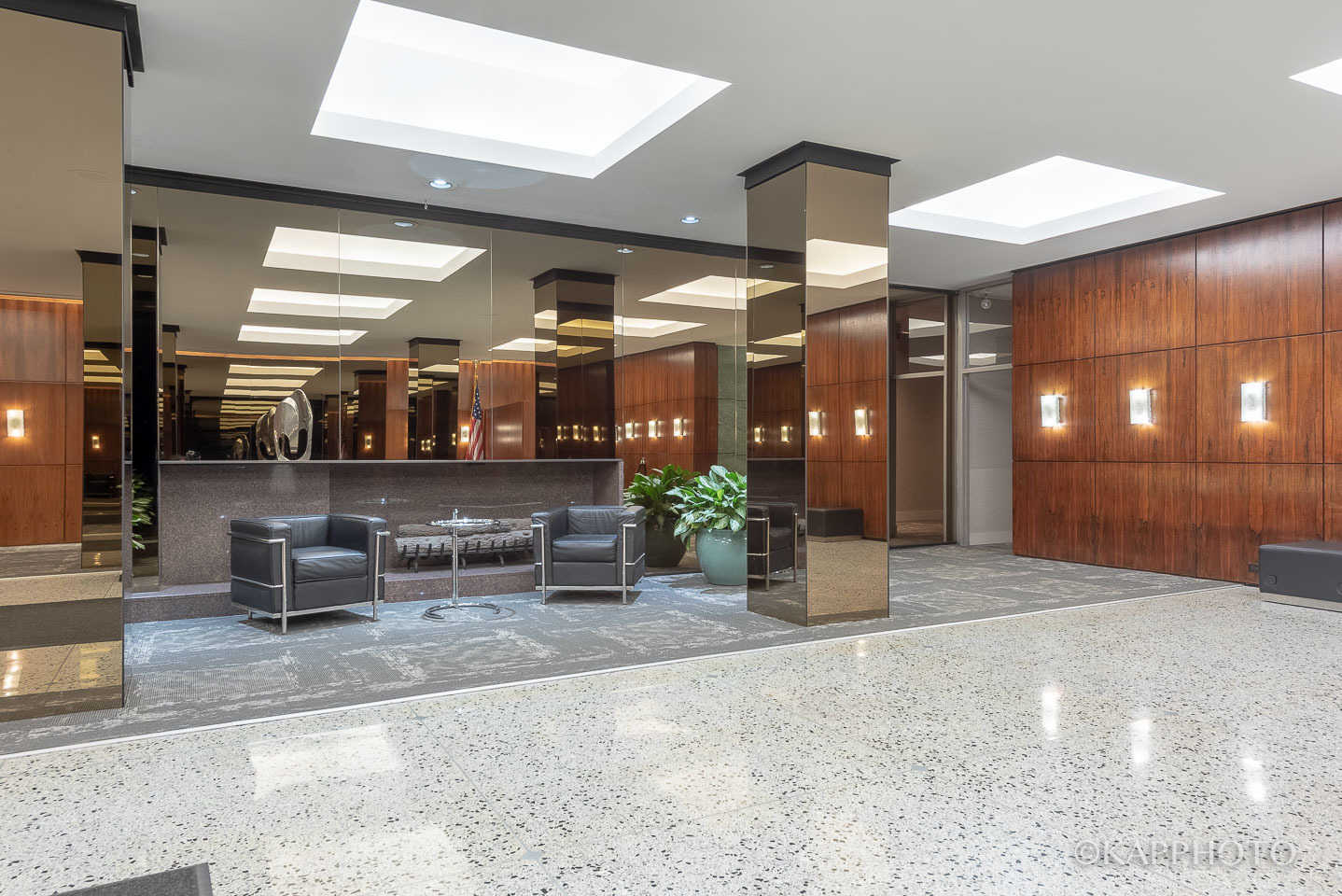535 N Michigan Avenue Unit: 806