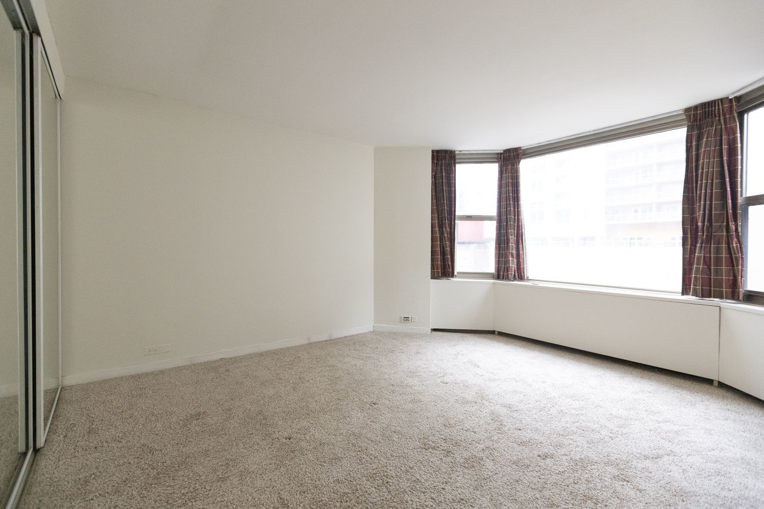 535 N Michigan Avenue Unit: 806