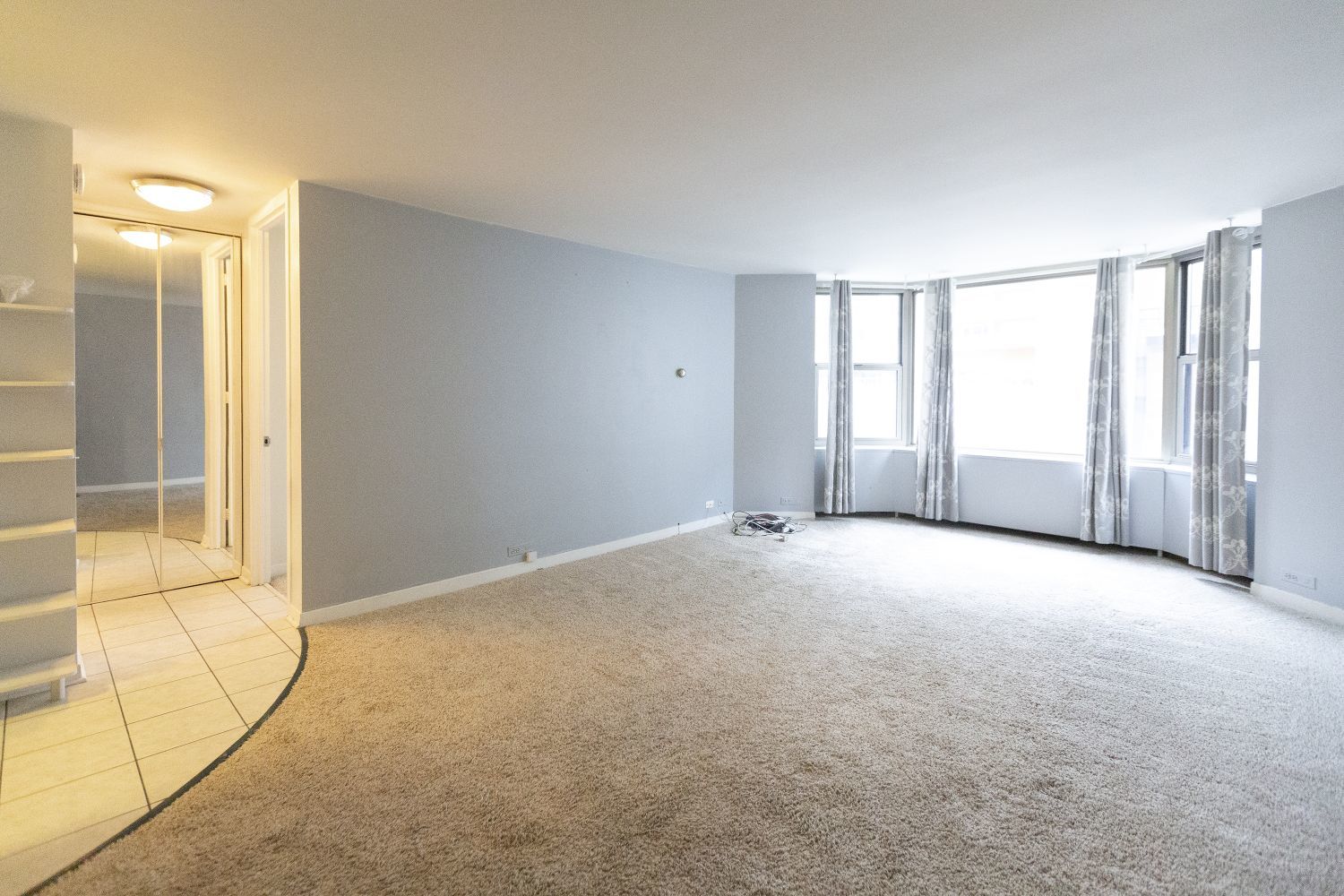 535 N Michigan Avenue Unit: 806