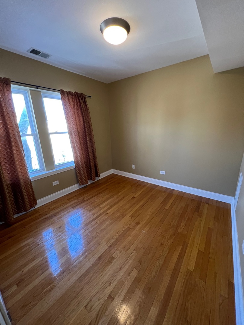 7411 N Hoyne Avenue Unit: 2