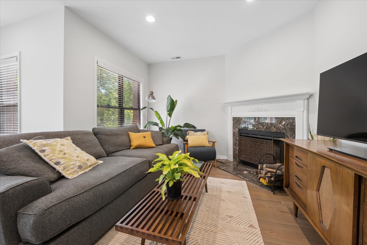 6348 N Magnolia Avenue Unit: 3