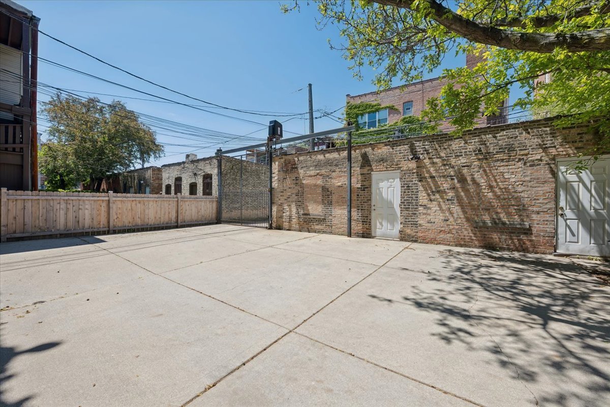 6348 N Magnolia Avenue Unit: 3
