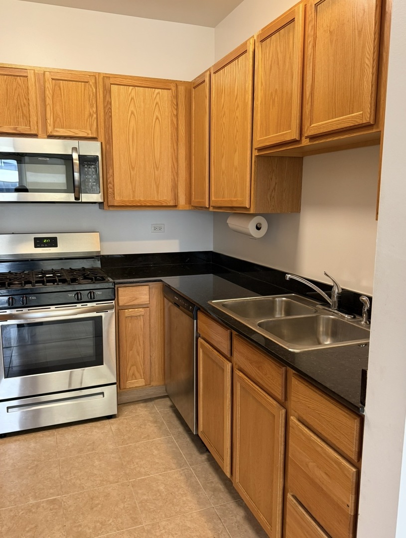 17 W 35th Street Unit: 303