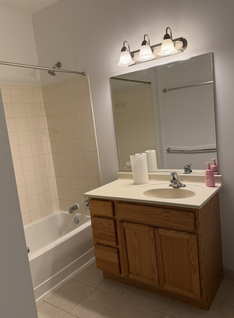 17 W 35th Street Unit: 303