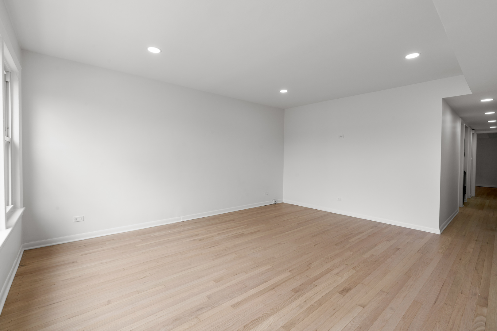 5439 N Artesian Avenue Unit: 1