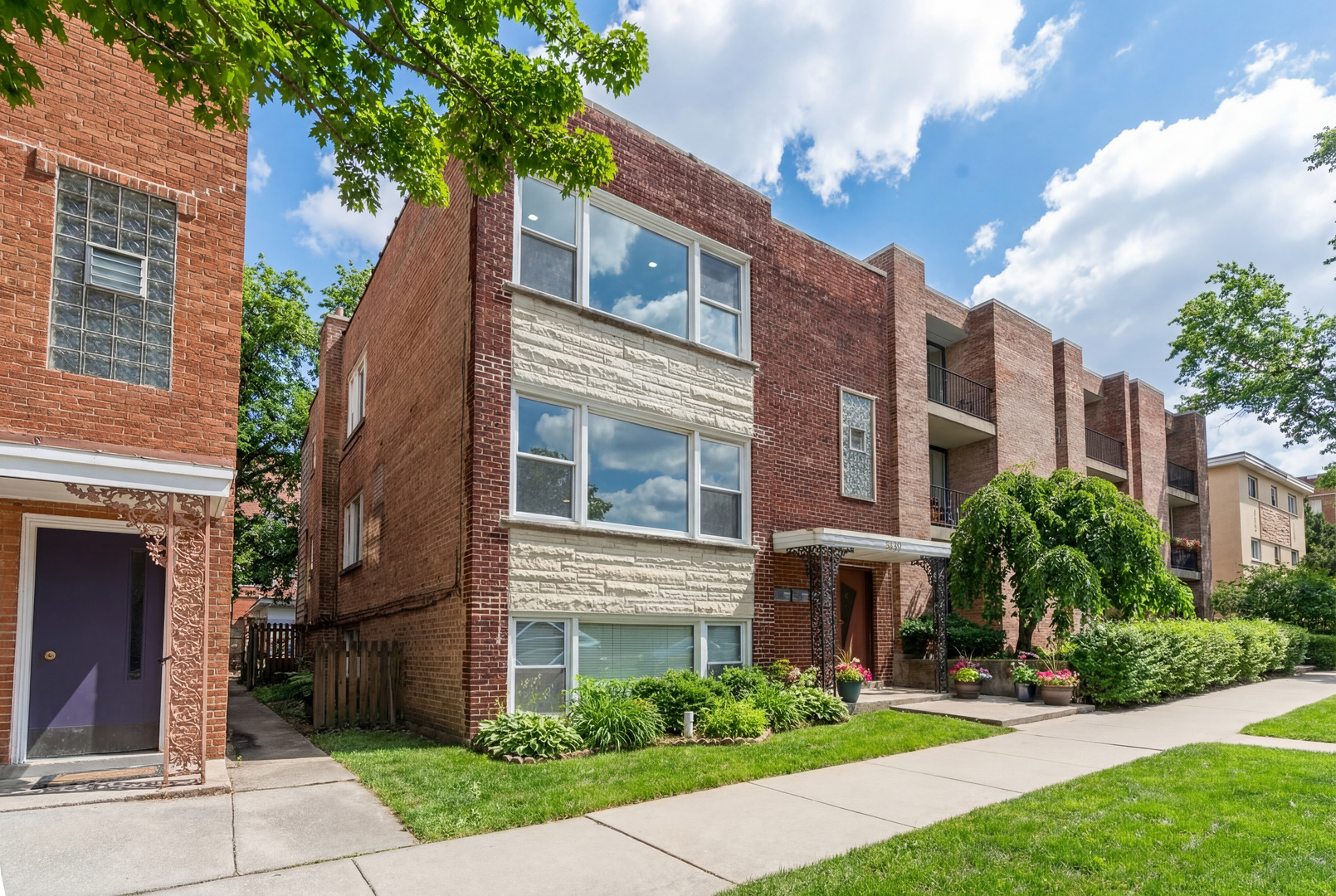 5439 N Artesian Avenue Unit: 1
