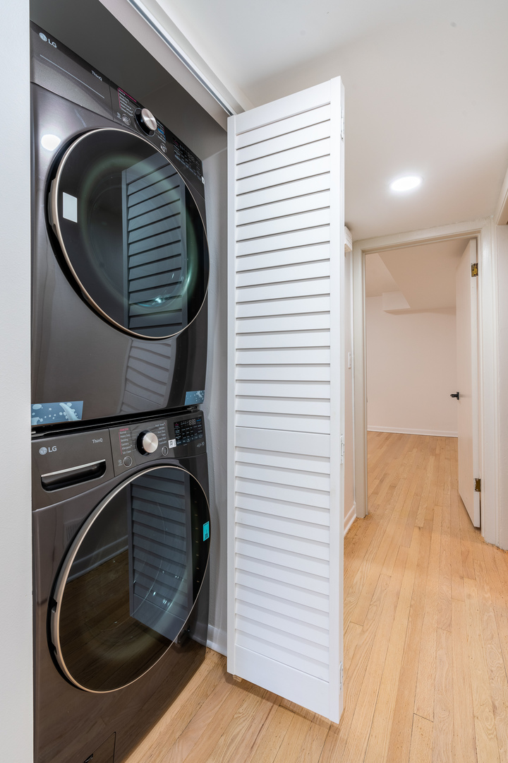 5439 N Artesian Avenue Unit: 1