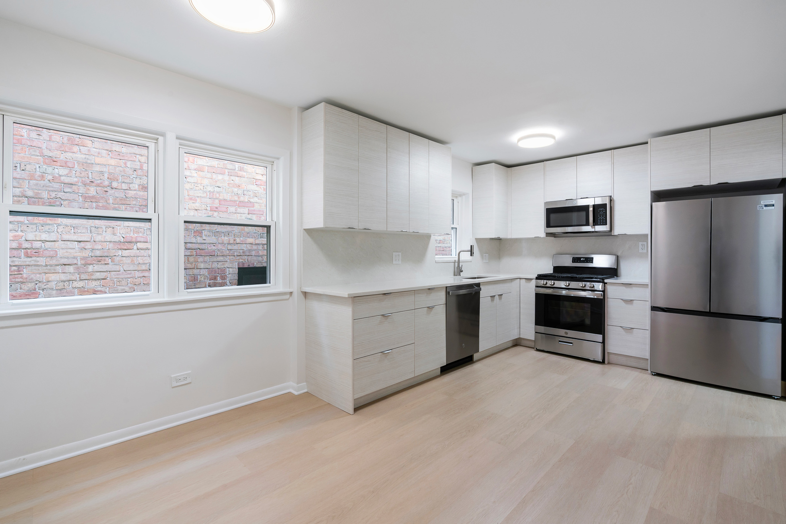 5439 N Artesian Avenue Unit: 1