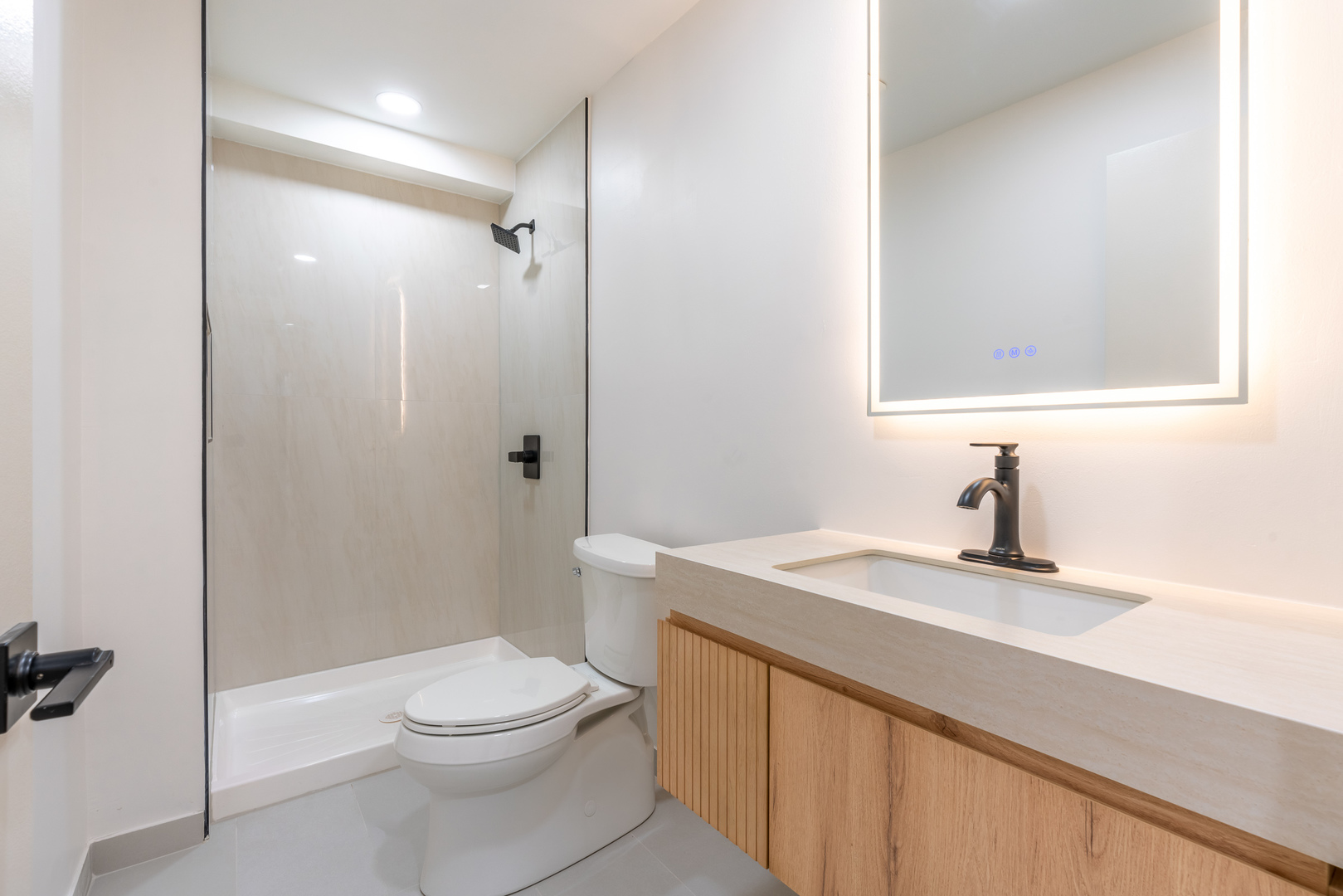 5439 N Artesian Avenue Unit: 1