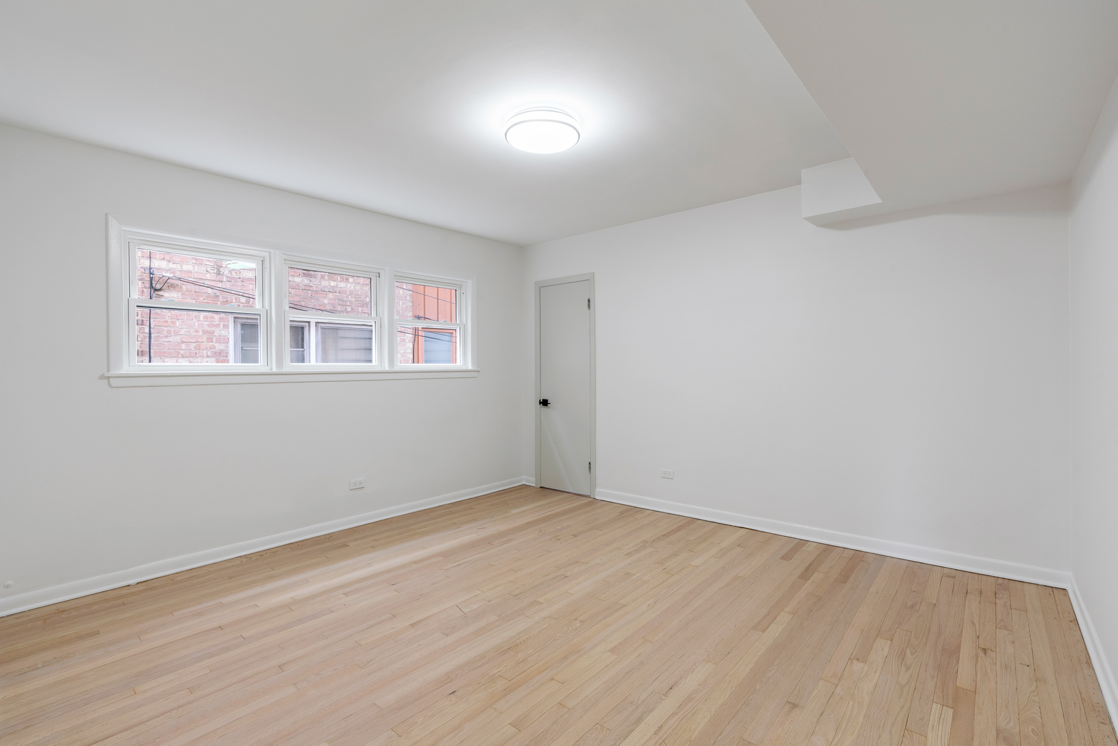 5439 N Artesian Avenue Unit: 1